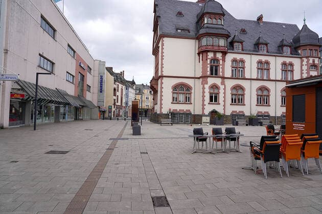 Limburg City wg Cornoa leergefegt 21.03.2020, , Limburg, , im Bild 12 Uhr Mittags, die Fussgängerzone, eine der meistbesuchtesten Plätze in Limburg, niemand zu sehen.