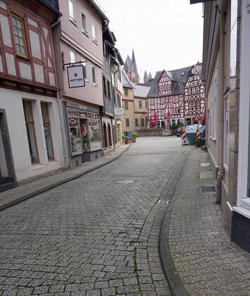 Limburg City wg Cornoa leergefegt 21.03.2020, , Limburg, , im Bild 12 Uhr Mittags, die Altstadt, eine der meistbesuchtesten touristischen Plätze in Limburg, niemand zu sehen.