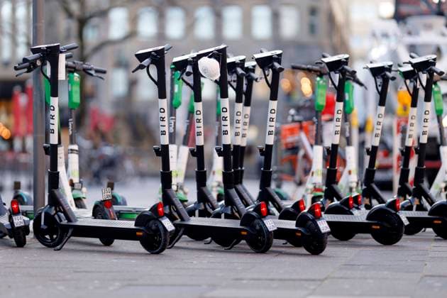 E-Scooter der Firma Bird stehen während der Corona-Krise ungenutzt in der Kölner City. Köln, 21.03.2020