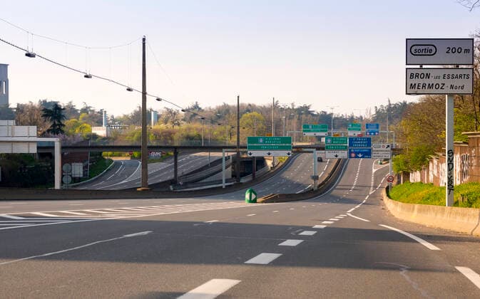 NEWS : confinement routes et autoroutes desertes - Lyon - 21 03 2020 containment of deserted roads and motorways NEWS : confinement routes et autoroutes desertes - Lyon - 21 03 2020 SandrineTHESILLAT Panoramic 