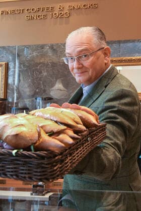 Hannover, Verzweifelt appellierte Bäckereichef Bosselmann aus Hannover an die Solidarität der Kunden in der Corona-Krise und sorgt damit bundesweit für Aufmerksamkeit, über 4 Millionen Klicks https: www.facebook.com rainer.droese posts 2764688330234423?notif_id=1584716646675176&notif_t=feedback_reaction_generic,