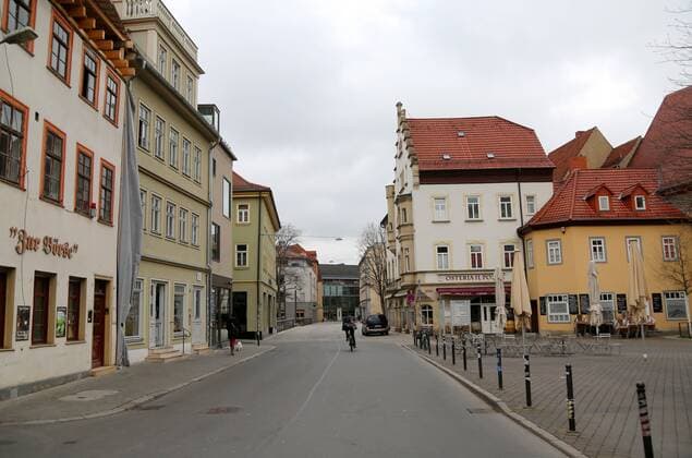Corona 21.03.2020 , Erfurt, die Rathausbrücke ist wie leergefegt, es sind kaum Menschen unterwegs, aufgrund der Corona-Krise ist das öffentliche Leben stark eingechränkt, man will die Ausbreitung des Virus verlangsamen