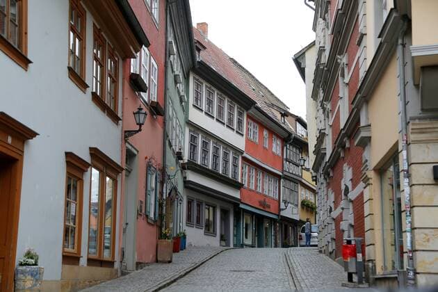 Corona 21.03.2020 , Erfurt, die Krämerbrücke ist wie leergefegt, es sind kaum Menschen unterwegs, aufgrund der Corona-Krise ist das öffentliche Leben stark eingechränkt, man will die Ausbreitung des Virus verlangsamen
