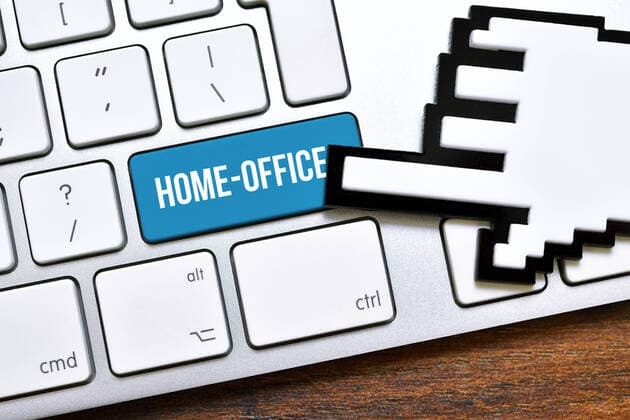 FOTOMONTAGE, Computertaste mit der Aufschrift Home-Office