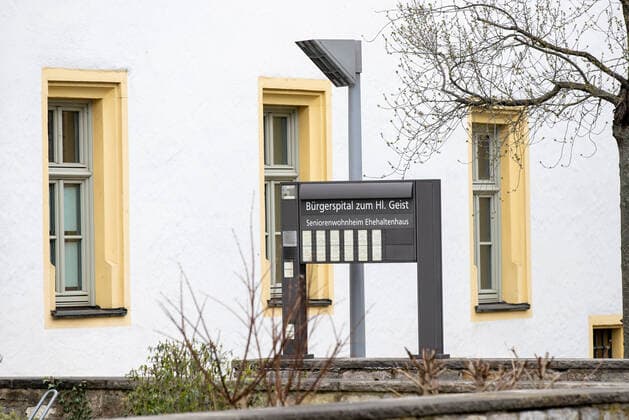 Wuerzburg, Seniorenheim Ehehaltenhaus, 21.03.2020, Neun Corona-Tote in im Würzburger Seniorenheim Ehehaltenhaus - St.Nikolaus Bild: Nirgendwo sonst in Deutschland wütet das Coronavirus so schlimm wie im Würzburger Seniorenheim Ehehaltenhaus - St.Nikolaus, auch 23 23 Pflegekraefte sind ebenfalls positiv getestet und befinden sich in haeuslicher Quarantaene Copyright: HMBxMedia xHeikoxBecker
