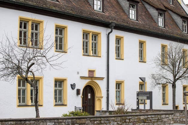 Wuerzburg, Seniorenheim Ehehaltenhaus, 21.03.2020, Neun Corona-Tote in im Würzburger Seniorenheim Ehehaltenhaus - St.Nikolaus Bild: Nirgendwo sonst in Deutschland wütet das Coronavirus so schlimm wie im Würzburger Seniorenheim Ehehaltenhaus - St.Nikolaus, auch 23 23 Pflegekraefte sind ebenfalls positiv getestet und befinden sich in haeuslicher Quarantaene Copyright: HMBxMedia xHeikoxBecker