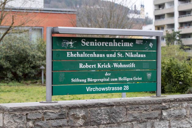 Wuerzburg, Seniorenheim Ehehaltenhaus, 21.03.2020, Neun Corona-Tote in im Würzburger Seniorenheim Ehehaltenhaus - St.Nikolaus Bild: Nirgendwo sonst in Deutschland wütet das Coronavirus so schlimm wie im Würzburger Seniorenheim Ehehaltenhaus - St.Nikolaus, auch 23 23 Pflegekraefte sind ebenfalls positiv getestet und befinden sich in haeuslicher Quarantaene Copyright: HMBxMedia xHeikoxBecker