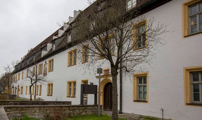 Wuerzburg, Seniorenheim Ehehaltenhaus, 21.03.2020, Neun Corona-Tote in im Würzburger Seniorenheim Ehehaltenhaus - St.Nikolaus Bild: Nirgendwo sonst in Deutschland wütet das Coronavirus so schlimm wie im Würzburger Seniorenheim Ehehaltenhaus - St.Nikolaus, auch 23 23 Pflegekraefte sind ebenfalls positiv getestet und befinden sich in haeuslicher Quarantaene Copyright: HMBxMedia xHeikoxBecker