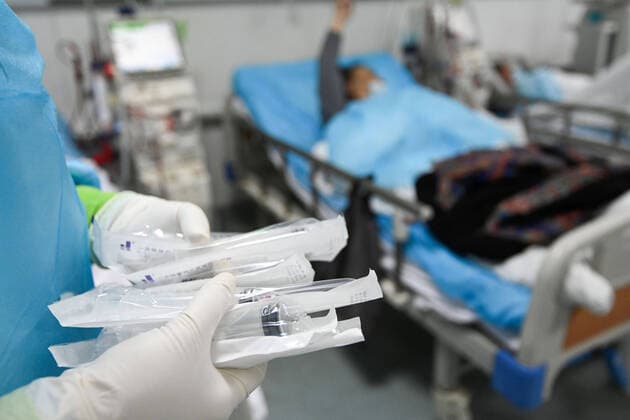 (200321) -- WUHAN, March 21, 2020 -- A medical worker prepares materials for the hemodialysis treatment at the hemodialysis center of the nephrology department in Hankou Hospital of Wuhan, capital of central China s Hubei Province, March 21, 2020. Medics at the hemodialysis center of the nephrology department of Hankou Hospital have been sticking to their posts during the novel coronavirus epidemic outbreak. In addition to carrying out blood purification treatment for COVID-19 patients in critical conditions, they also conduct hemodialysis treatment for some 40 uremic patients recovering from COVID-19 infection every week. ) CHINA-HUBEI-WUHAN-MEDICS-HEMODIALYSIS (CN) ChenxYehua 