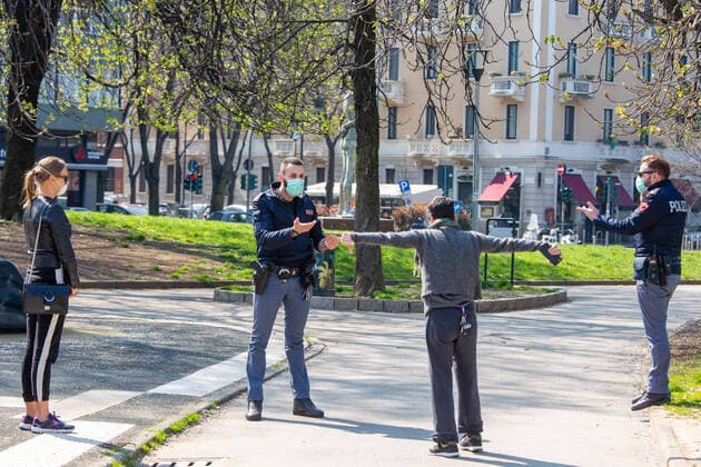 Milan, Coronavirus emergency, checks by law enforcement agencies increase and people are out for a walk, especially in parks (Massimo Alberico Fotogramma, Milan - 2020-03-21) p.s. la foto e utilizzabile nel rispetto del contesto in cui e stata scattata, e senza intento diffamatorio del decoro delle persone rappresentate  Copyright: xMassimoxAlbericox xFOTOGRAMMAx