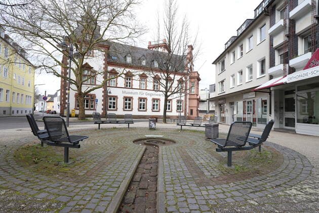 Coronavirus Angst, Auswirkungen wegen des Coronavirus (Covid-19), kommt noch eine Ausgangssperre in NRW? die Innenstadt von Siegen fast leer gefegt, Poststrasse Innenstadt am 21.03.2020 in Siegen Deutschland.
