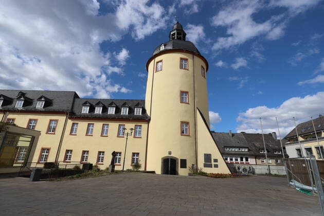 Coronavirus Angst, Auswirkungen wegen des Coronavirus (Covid-19), kommt noch eine Ausgangssperre in NRW? die Innenstadt von Siegen fast leer gefegt, der Dicke Turm Innenstadt am 21.03.2020 in Siegen Deutschland.
