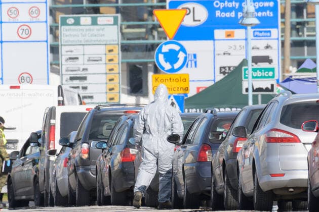 Frankfurt Oder GER, Frankfurt Oder - Grenzuebergang, 21.03.2020 Beamte kontrollieren Fahrzeuge und Passanten, Themenbild - Guest Frankfurt Oder - Slubice, 21.03.2020, Copyright: xUwexKoch xEibner-Pressefotox EP_ukh