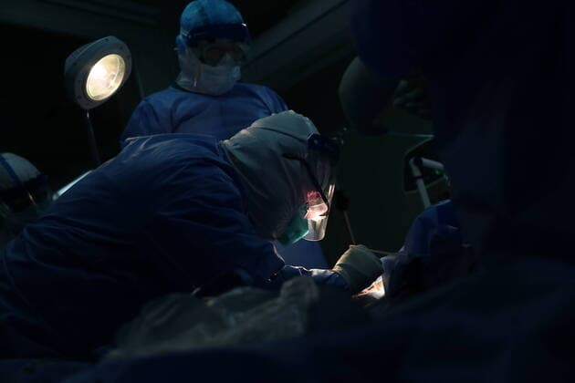 (200321) -- WUHAN, March 21, 2020 -- Doctors conduct a surgery on a patient of COVID-19 in critical condition at a hospital in Wuhan, central China s Hubei Province, March 21, 2020. Doctors from Beijing, Jiangsu and other four different provinces have successfully completed the three-hour surgery on a male patient of COVID-19 in critical condition with joint efforts. (Photo by Xinhua) CHINA-HUBEI-WUHAN-COVID-19-SURGERY (CN) KexHao 