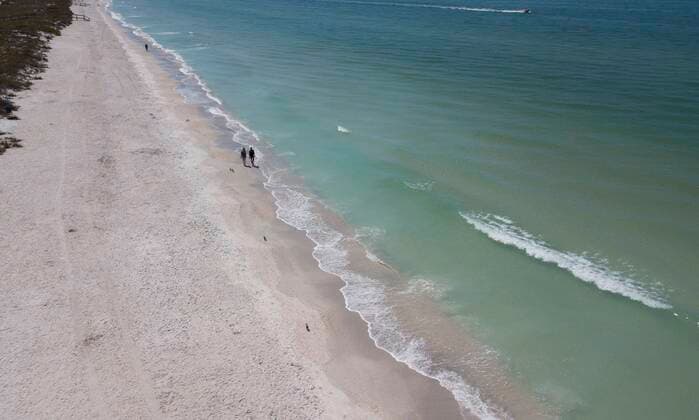 March 21, 2020, Pass-A-Grille, Florida, USA: The view looking south down the mostly empty beach on Saturday, March 21, 2020 at Pass-a-Grille. Pinellas County beaches are now closed. Pinellas County announced that all public beaches closed starting onSaturday. Pass-A-Grille USA - ZUMAs70_ 20200321_zan_s70_005 Copyright: xDirkxShaddx