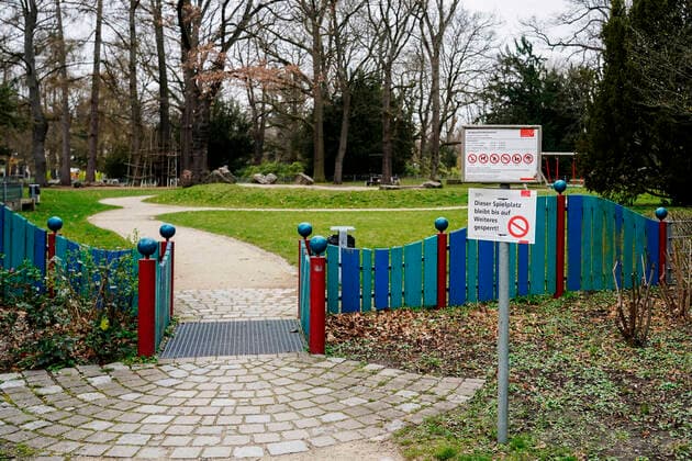 Corona-Virus Pandemie, bfischu, HMB Media Schumacher, 21.03.20, Nuernberg, Germany Stadtpark Nürnberg, Spielplatz geschlossen Copyright: HMBxMedia Schumacher