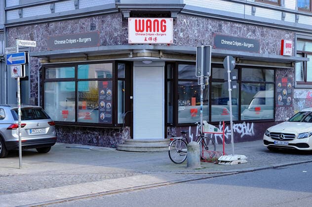 Zur Eindämmung des Coronavirus wurden Geschäftsschließungen angeordnet und werden Ausgangssperren diskutiert, das Foto zeigt ein geschlossenes Geschäft, einen geschlossenen Laden, einen asiatischen Imbiss, Restaurant, chninesischer Burgerladen, 21.03.2020, Bremen (Deutschland), News, Feature, Coronavirus Bremen