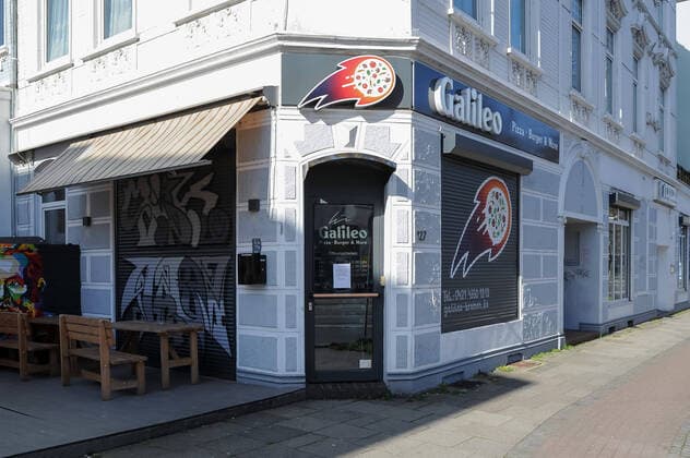 Zur Eindämmung des Coronavirus wurden Geschäftsschließungen angeordnet und werden Ausgangssperren diskutiert, das Foto zeigt ein geschlossenes Geschäft, einen geschlossenen Imbiss, Burgerladen, Pizzeria, 21.03.2020, Bremen (Deutschland), News, Feature, Coronavirus Bremen