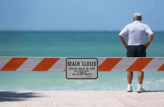 Bilder des Jahres 2020, News 03 März News Bilder des Tages March 21, 2020, Pass-A-Grille, Florida, USA: A look at the mostly empty beach with the beach closed sign and burricade near the steps leading down to the sand on Saturday, March 21, 2020 at Pass-a-Grille. Pinellas County beaches are now closed. Pinellas County announced that all public beaches closed starting onSaturday. Pass-A-Grille USA - ZUMAs70_ 20200321_zan_s70_009 Copyright: xDirkxShaddx