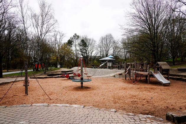 Corona-Virus Pandemie, bfischu, HMB Media Schumacher, 21.03.20, Nuernberg, Germany Volkspark Marienberg, Spielplatz geschlossen Copyright: HMBxMedia Schumacher