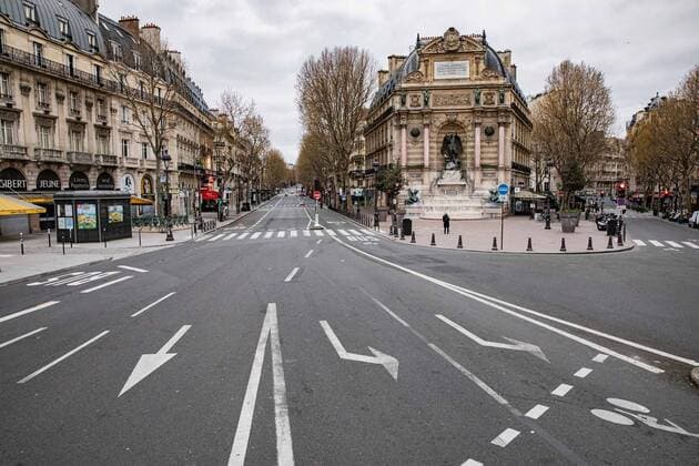 Atmosphere in the streets of Paris during the head of state ordered people to stay home to stop the spread of Covid-19, in the center of Paris, at the touristic dicstrict Saint Michel, on March 21, 2020.  Copyright: xChristophexMorinx