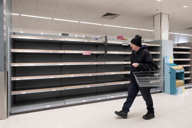 (200321) -- LONDON, March 21, 2020 (Xinhua) -- A man walks by empty shelves of a supermarket in London, Britain, March 21, 2020. As of 9a.m. (0900GMT) on Saturday, 72,818 people have been tested in Britain, of which 67,800 were confirmed negative and 5,018 were confirmed positive. 233 patients in the country who tested positive for the virus have died. (Xinhua) BRITAIN-LONDON-COVID-19