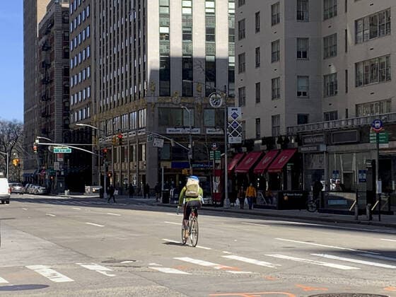 March 21, 2020, International, New York,USA: (NEW) Some stores are closed in New York amid Coronavirus. March 21,2020,New York, USA :Some stores are closed and the streets are empty because of the Coronavirus decree in New York this Saturday (21). Credit: Thenews2 International - ZUMAn293 20200321_znp_n293_052 Copyright: xNiyixFotex
