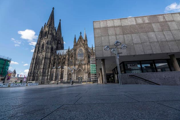 Auswirkungen der Coronavirus Krise, leerer Platz am Kölner Dom, Roncalliplatz, Köln,Deutschland, Corona Krise