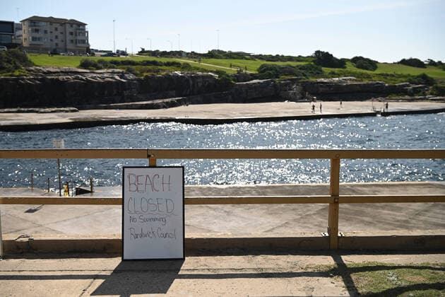 BONDI BEACH CORONAVIRUS CLOSURE, A closed Clovelly Beach in Sydney, Sunday, March 22, 2020. Beachgoers drew condemnation on Friday when tens of thousands of people flouted social distancing rules, which have been put in place in an effort to limit the spread of COVID-19. ( NO ARCHIVING, EDITORIAL USE ONLY, NO USE IN BOOKS WITHOUT CONSENT SYDNEY NSW AUSTRALIA  Copyright: xJOELxCARRETTx 20200322001458673879
