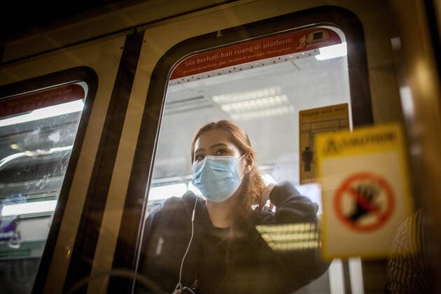 March 21, 2020, Singapore, Singapore: A woman wearing a protective face mask as a preventive measure during the corona pandemic..Singapore declared the COVID-19 outbreak as Code Orange on February 7, 2020 following the corona virus threat..Singapore™s Health Ministry recorded a total of 432 infections, 2 death and 140 recovered since the beginning of the outbreak. Singapore Singapore - ZUMAs197 20200321_zaa_s197_139 Copyright: xMaverickxAsiox