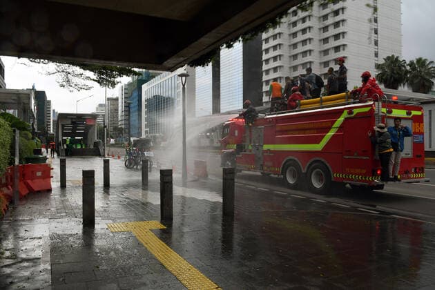 January 1, 2006, Jakarta, Jakarta, Indonesia: Firefighters spray disinfectant liquid in the Bundaran Hotel Indonesia area, Jakarta, on March, 22,2020. The Jakarta Provincial Government sprayed public facilities using disinfectant liquids in five areas of DKI Jakarta to prevent the spread of the Corona virus or COVID-19. Jakarta Indonesia - ZUMAr173 20060101_zip_r173_023 Copyright: xDasrilxRoszandix