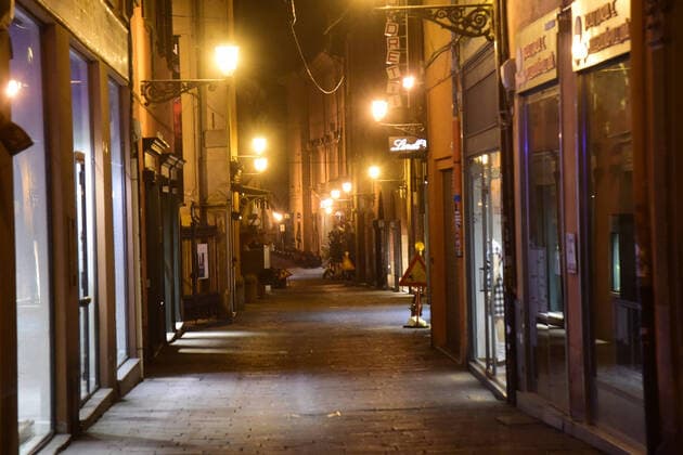 (200321) -- BOLOGNA (ITALY), March 21, 2020 (Xinhua) -- Photo taken on March 21, 2020 shows an empty street in Bologna, Italy. Italy reported 6,557 new cases of coronavirus on Saturday, raising the total to 53,578 since the pandemic first broke out in its north on Feb. 21, according to the latest data provided by the Civil Protection Department managing the COVID-19 emergency. (Photo by Gianni Schicchi Xinhua) ITALY-BOLOGNA-COVID-19-CASES 
