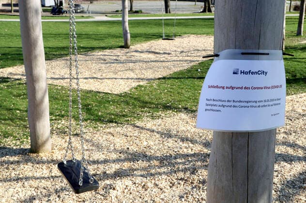 Spielplatz im Lohsepark in der Hafencity geschlossen wegen COVID-19 Pandemi. Hamburg, 21.03.2020.