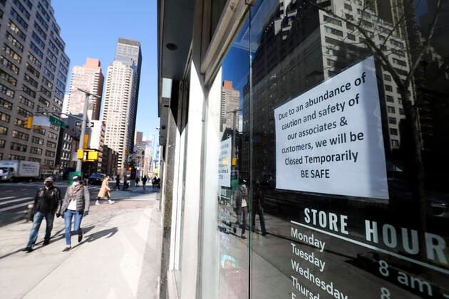 (200322) -- NEW YORK, March 22, 2020 -- A closing notice is seen on the door of a closed store in New York, the United States, March 21, 2020. Governor of the U.S. state of New York Andrew Cuomo said on Saturday that a total of 10,356 people in the state had tested positive for novel coronavirus, jumping 3,254 compared with the previous day. On Friday, Cuomo announced that a mandate, which requires people working in non-essential businesses to stay at home, will take effect Sunday night. ) U.S.-NEW YORK-COVID-19-MANDATE WangxYing 