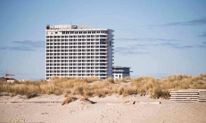 Das Ostseebad Warnemünde am Sonntag ohne Gäste. Trotz guten Wetters sind die Strände in Mecklenburg-Vorpommern größtenteils leer. Urlauber in Mecklenburg-Vorpommern mussten das Land wegen der Corona Pandemie verlassen. Rostock Waenemünde