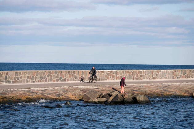 Das Ostseebad Warnemünde am Sonntag ohne Gäste. Trotz guten Wetters sind die Strände in Mecklenburg-Vorpommern größtenteils leer. Urlauber in Mecklenburg-Vorpommern mussten das Land wegen der Corona Pandemie verlassen. Rostock Waenemünde