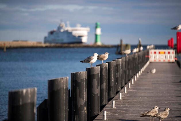 Das Ostseebad Warnemünde am Sonntag ohne Gäste. Trotz guten Wetters sind die Strände in Mecklenburg-Vorpommern größtenteils leer. Urlauber in Mecklenburg-Vorpommern mussten das Land wegen der Corona Pandemie verlassen. Rostock Waenemünde