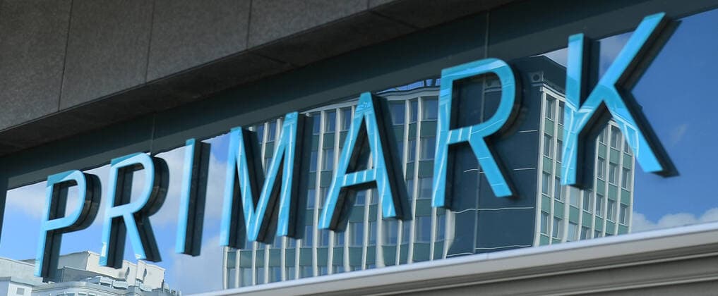 Primark Mode Ltd. & Co. KG am 21.03.2020 in Essen Primark ist ein international tätiger Textil-Discounter mit Hauptsitz in Dublin in der Republik Irland. In Deutschland ist Primark über die in Essen ansässige Primark Mode Ltd. & Co. KG vertreten. Die größte deutsche Filiale mit rund 8.800 mÂ² auf vier Etagen befindet sich in Hannover.