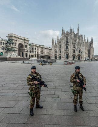 Milan. Army checks public order in Piazza Duomo no person. Case COVID19 Coronavirus (Carlo Cozzoli Fotogramma, Milan - 2020-03-22) p.s. la foto e utilizzabile nel rispetto del contesto in cui e stata scattata, e senza intento diffamatorio del decoro delle persone rappresentate  Copyright: xCarloxCozzolix xFOTOGRAMMAx
