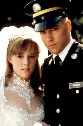 GARDENS OF STONE, Mary Stuart Masterson, D.B. Sweeney, 1987, (c)TriStar Pictures courtesy Everett Collection TriStar Pictures Courtesy Everett Collection !ACHTUNG AUFNAHMEDATUM GESCHÃ„TZT! PUBLICATIONXNOTxINxCANxCHNxFRAxITAxJPNxNORxPOLxRUSxESPxUKxUSA Copyright: xTriStarxPictures CourtesyxEverettxCollectionx MSDGAOF EC056