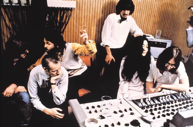 LET IT BE, (l to r) Ringo Starr, George Martin, Paul McCartney, George Harrison, Yoko Ono, John Lennon, 1970 Courtesy Everett Collection !ACHTUNG AUFNAHMEDATUM GESCHÃ„TZT! PUBLICATIONXNOTxINxCANxCHNxFRAxITAxJPNxNORxPOLxRUSxESPxUKxUSA Copyright: xCourtesyxEverettxCollectionx MSDLEIT EC011