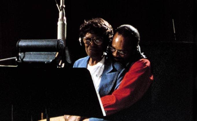IMAGO ICONS: Ella Fitzgerald LISTEN UP: THE LIVES OF QUINCY JONES, Ella Fitzgerald, Quincy Jones, 1990 Courtesy Everett Collection !ACHTUNG AUFNAHMEDATUM GESCHÃ„TZT! PUBLICATIONXNOTxINxCANxCHNxFRAxITAxJPNxNORxPOLxRUSxESPxUKxUSA Copyright: xCourtesyxEverettxCollectionx MSDLIUP EC001