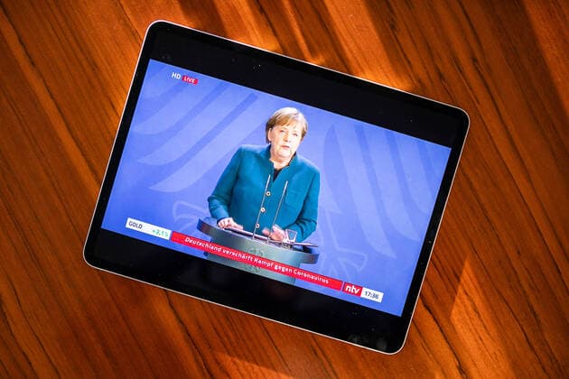 Corona-Krise Die Corona-Krise Statement der Bundeskanzlerin Angela Merkel zur Ausgangssperre (Symbolbild, Symbolfoto) des Schule am 22. March 2020 in Dessau, Sachsen Anhalt, Germany