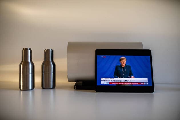 Corona-Krise Die Corona-Krise Statement der Bundeskanzlerin Angela Merkel zur Ausgangssperre (Symbolbild, Symbolfoto) des Schule am 22. March 2020 in Dessau, Sachsen Anhalt, Germany