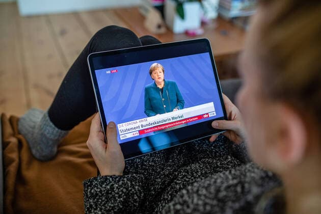 News Bilder des Tages Corona-Krise Die Corona-Krise Statement der Bundeskanzlerin Angela Merkel zur Ausgangssperre (Symbolbild, Symbolfoto) des Schule am 22. March 2020 in Dessau, Sachsen Anhalt, Germany