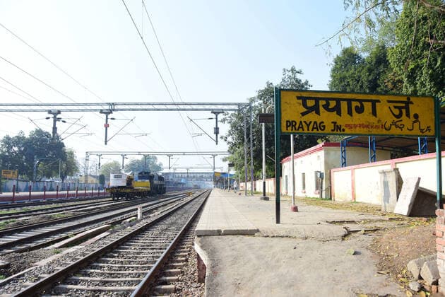 India: Janata Curfew called by PM Modi Prayagraj: A desert view of Prayag Railway Junction during Janata Curfew in Prayagraj on Sunday, March 22, 2020. Prime Minister Narendra Modi called for the janata curfew or self-imposed quarantine to break the chain of coronavirus infections, which the World Health Organisation (WHO) says spread through person-to-person contact and respiratory droplets. Prayagraj Uttar Pradesh India Copyright: PrabhatxKumarxVerma