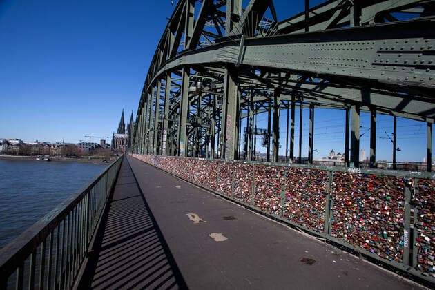 Cologne COVID-19; Koeln, 22.03.2020 Dom; Hohenzollernruecke; Cologne COVID-19 am 22.03.2020 in der Stadt in Koeln (Deutschland).Foto: Andreas Dick Koeln Stadt Nordrhein Westfalen Deutschland Copyright: xBEAUTIFULxSPORTS AndreasxDickx
