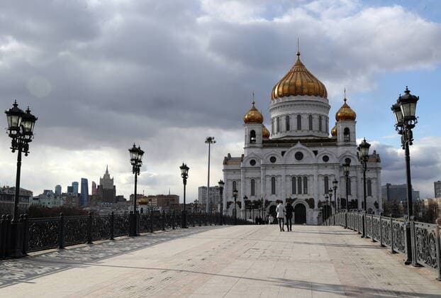 News Bilder des Tages MOSCOW, RUSSIA - MARCH 22, 2020: A view of Patriarshiy Bridge to the Cathedral of Christ the Saviour, deserted amid the ongoing COVID-19 pandemic. Sergei Savostyanov TASS  TS0D3113