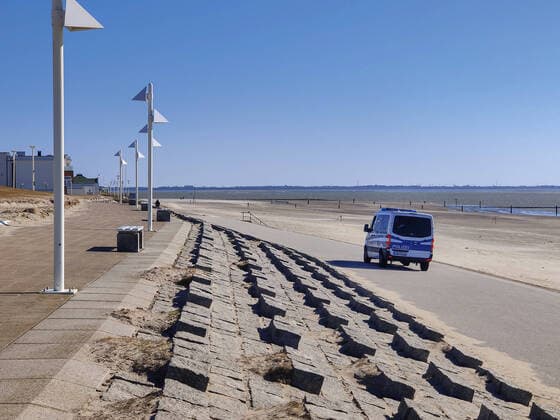 Norderney. 22 MAR 2020. Die ostfriesische Insel Norderney wird auf Grund der Corona-Pandemie von Urlaubsgästen geräumt. Einheiten der Bereitschaftspolizei helfen den Kollegen auf Norderney bei der Räumung von Hotels und Ferienwohnungen. Alle Touristen müssen Norderney spätestens heute verlassen. OSTFRIESLAND. Ostfriesische Inseln. Copyright: JanisMEYER Priller&MAUG JMY5F2019X