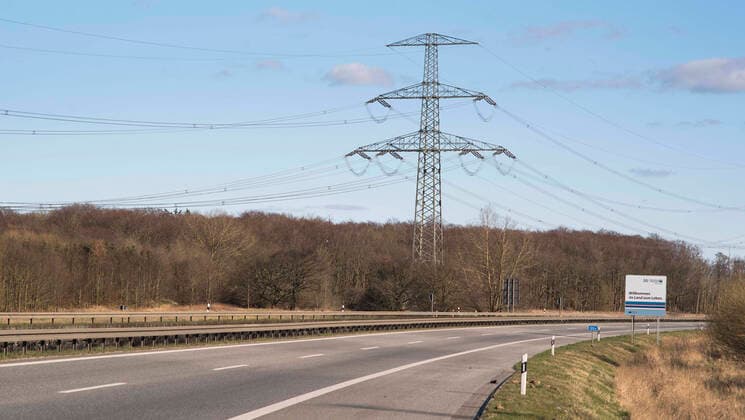 Die leere Bundesautobahn A19 in Richtung Berlin bei Rostock. Nach Schleswig-Holstein lässt auch Mecklenburg-Vorpommern keine Touristen mehr ins Land. Alle Urlauber in Mecklenburg-Vorpommern mussten diese Woche das Land wegen der Corona Pandemie verlassen. Rostock